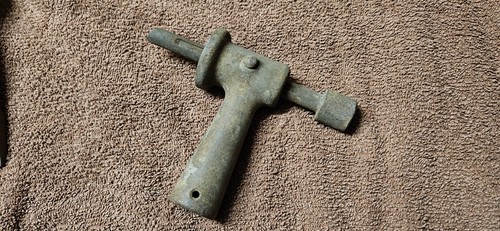 Altes handwerkzeug aus metall - aus,