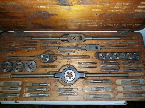 Alter gewindeschneiderkasten - ,