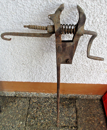 Antiker schmiede schraubstock - schmiede,