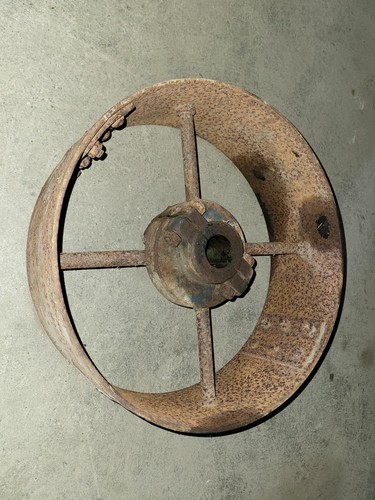 Altes eisenrad - altes, /