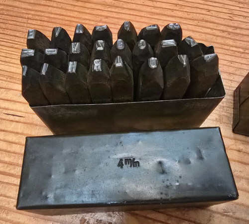 Alte 4mm schlagbuchstaben aus - schlagbuchstaben,