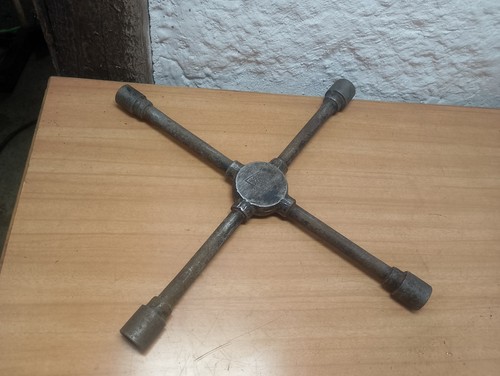 Biete kreuzschlüssel - ,
